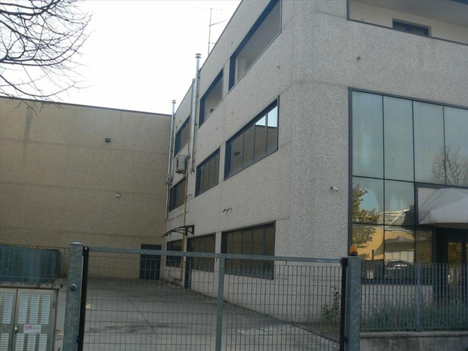 #7773 Capannone industriale con abitazione in vendita - foto 1