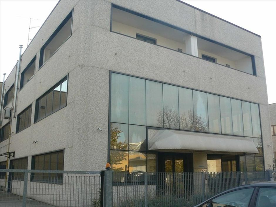 #7773 Capannone industriale con abitazione in vendita - foto 2