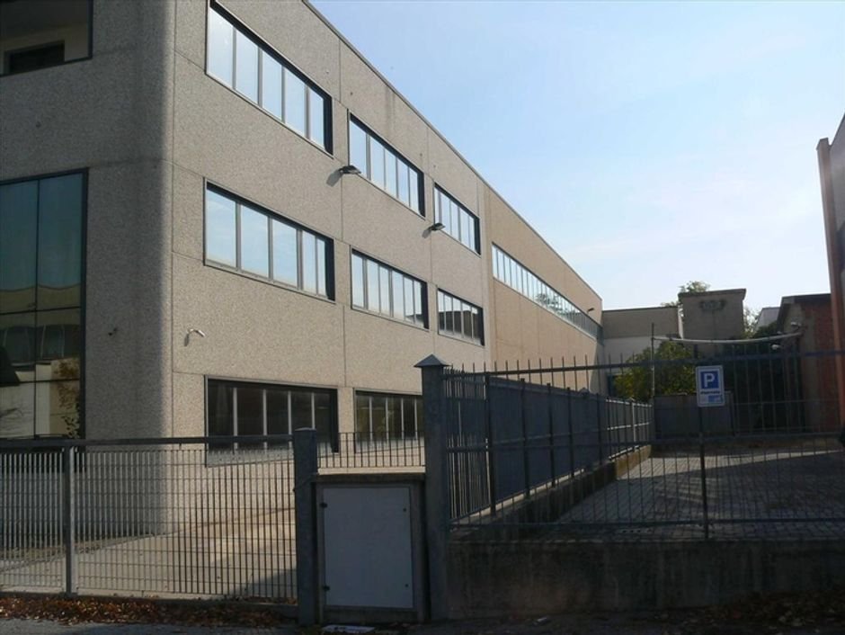 #7773 Capannone industriale con abitazione in vendita - foto 3