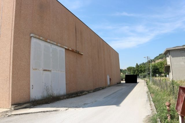 Con servizi in vendita