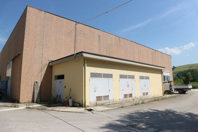 Con servizi in vendita
