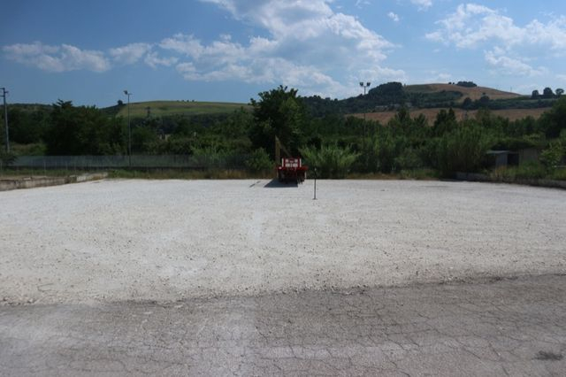 Con servizi in vendita