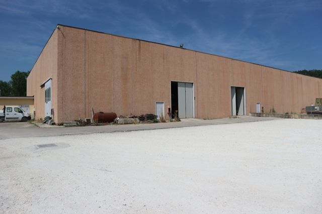 Con servizi in vendita