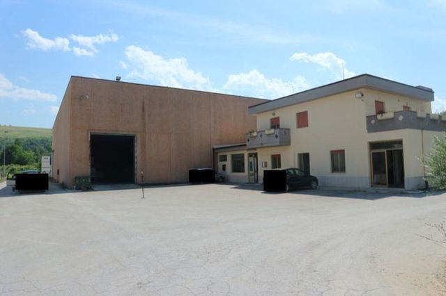 Con servizi in vendita