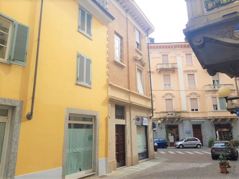 #7843 Porzione di palazzina con negozio e due uffici in vendita - foto 3