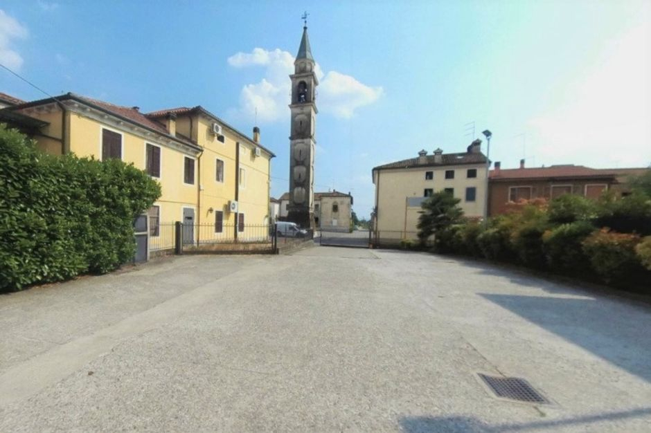 #7861 Edificio con ristorante, abitazione e cortile in vendita - foto 7