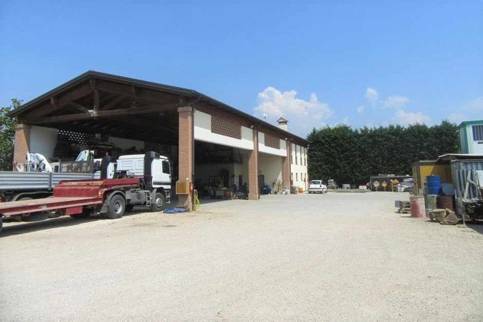 #7862 Palazzina uffici con capannone e piazzale in vendita - foto 1