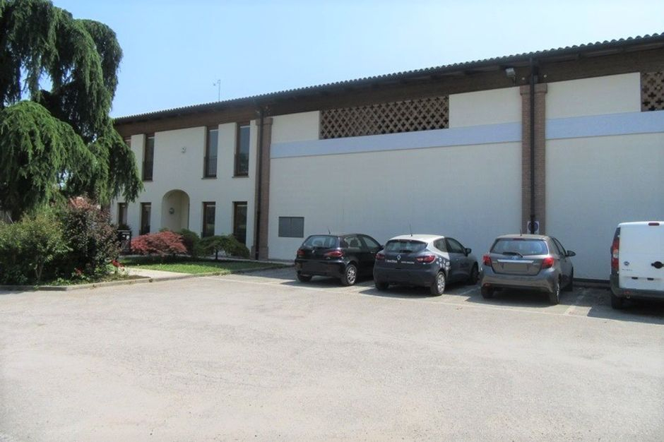 #7862 Palazzina uffici con capannone e piazzale in vendita - foto 2