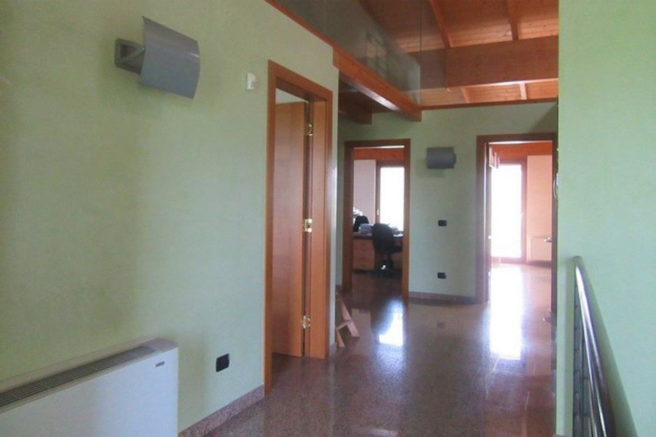 #7862 Palazzina uffici con capannone e piazzale in vendita - foto 3
