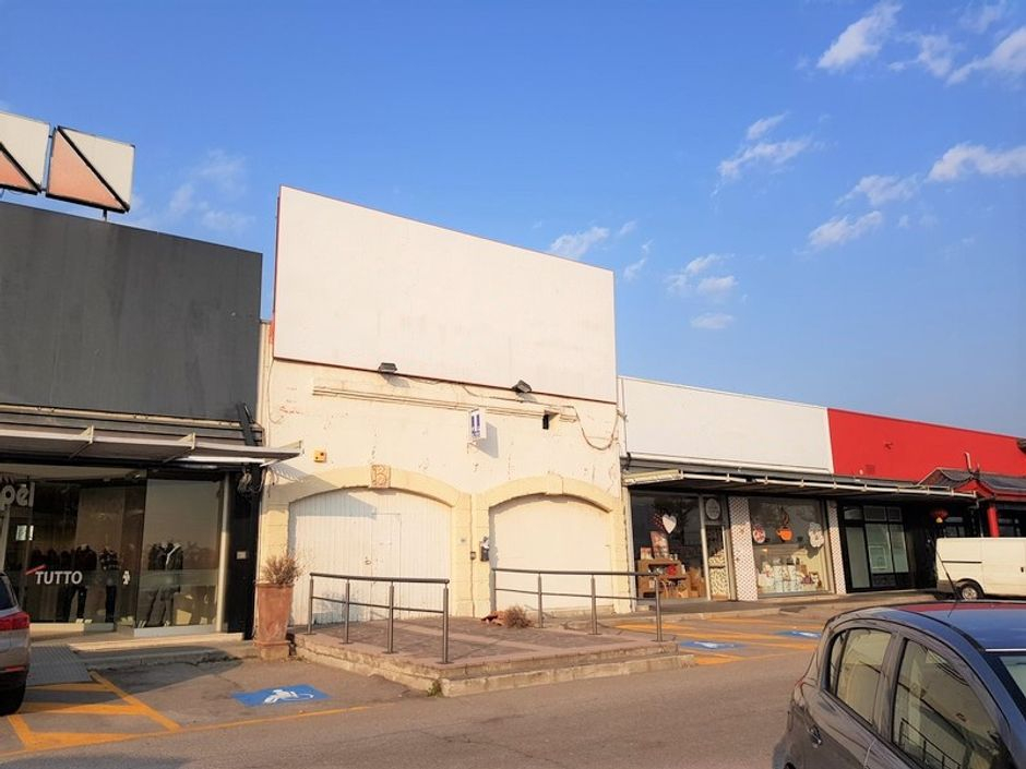 #7875 Struttura commerciale con locali attrezzati in vendita - foto 10