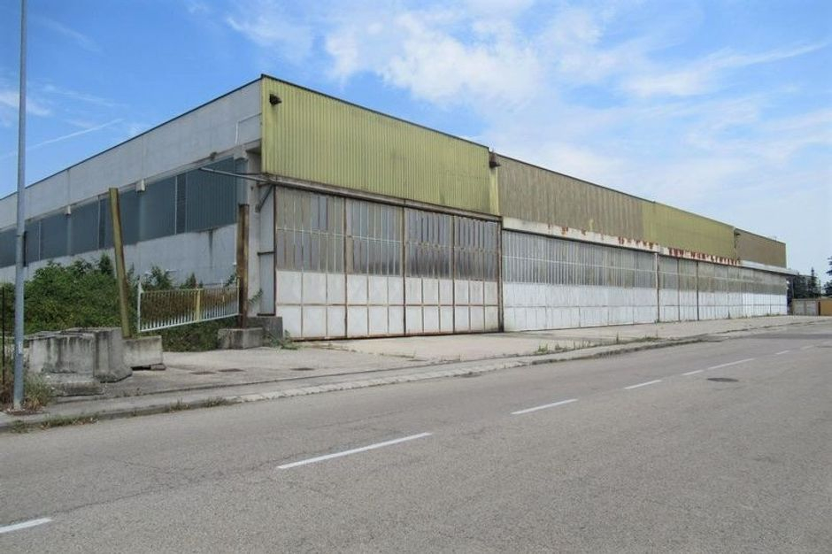 #7885 Complesso artigianale con terreno e ruderi in vendita - foto 1