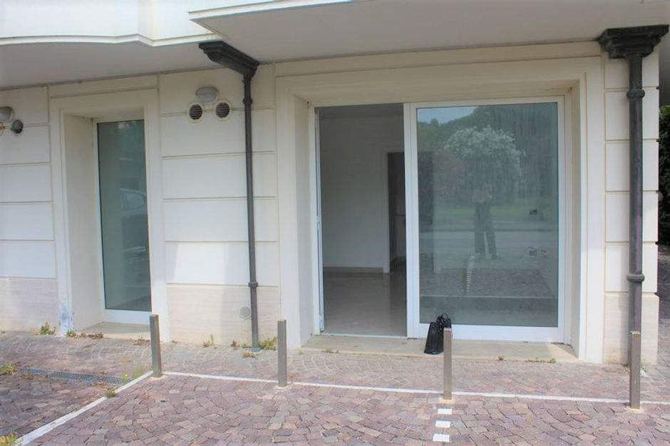 #7917 Locale commerciale di 36 mq - sub 5 in vendita - foto 1