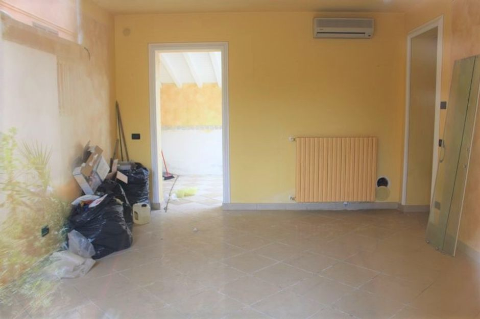 #7920 Locale commerciale di 63 mq con resede esclusiva - sub 8 in vendita - foto 4