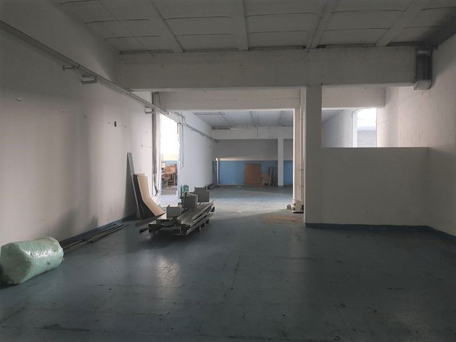 #7969 Due laboratori industriali con posti auto in vendita - foto 2