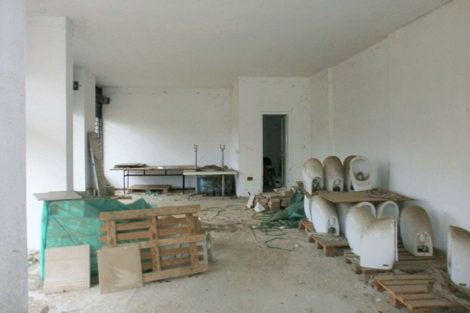 #7999 Negozio grezzo (sub 7) al piano terra in vendita - foto 2