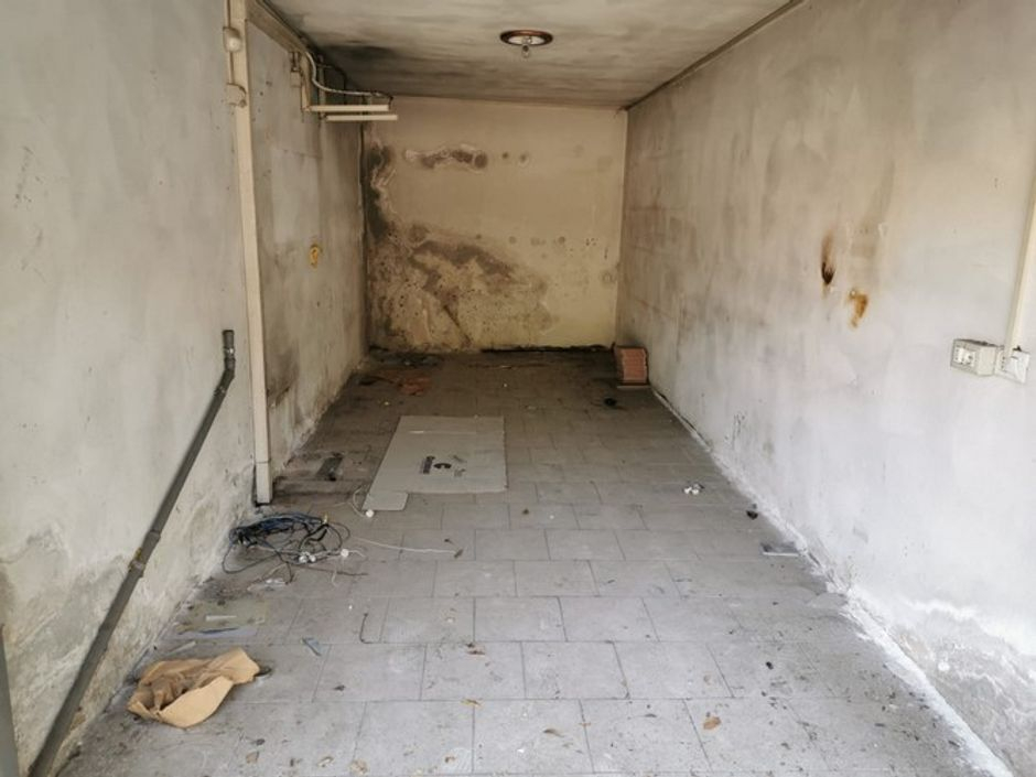 #8062 Edificio su due livelli adibito a bar con terrazza in vendita - foto 2