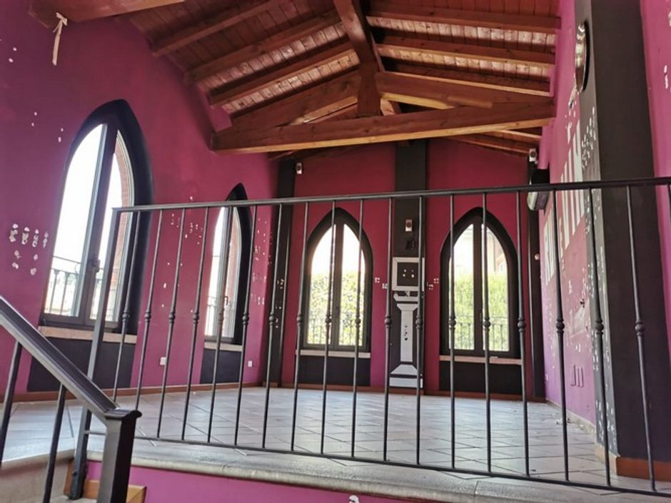 #8062 Edificio su due livelli adibito a bar con terrazza in vendita - foto 11