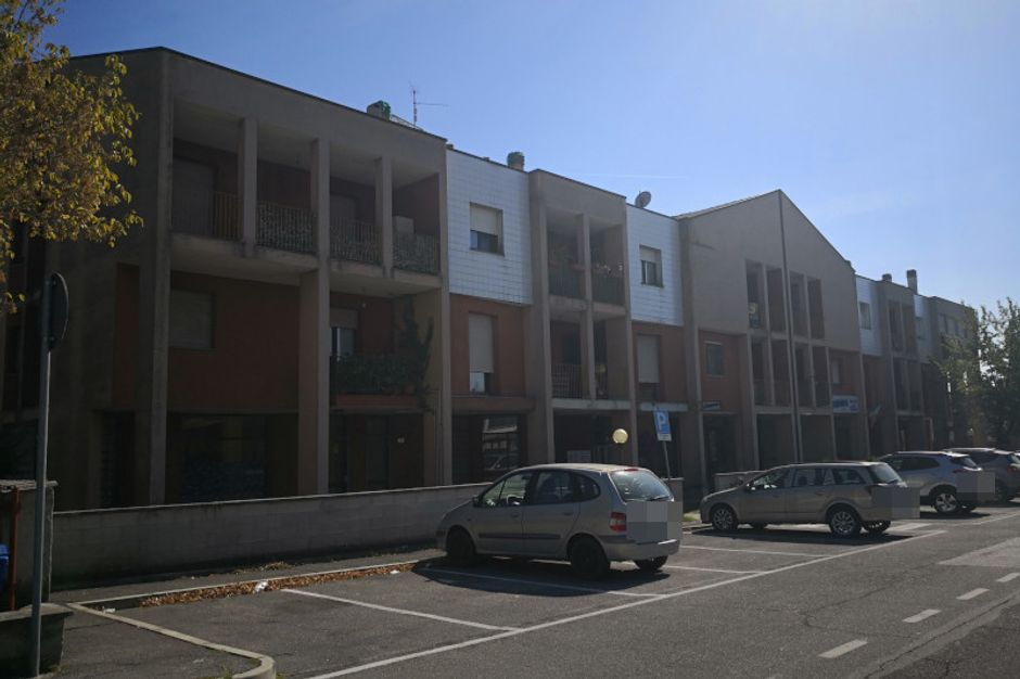 #8093 Locale commerciale con deposito e autorimessa in vendita - foto 2
