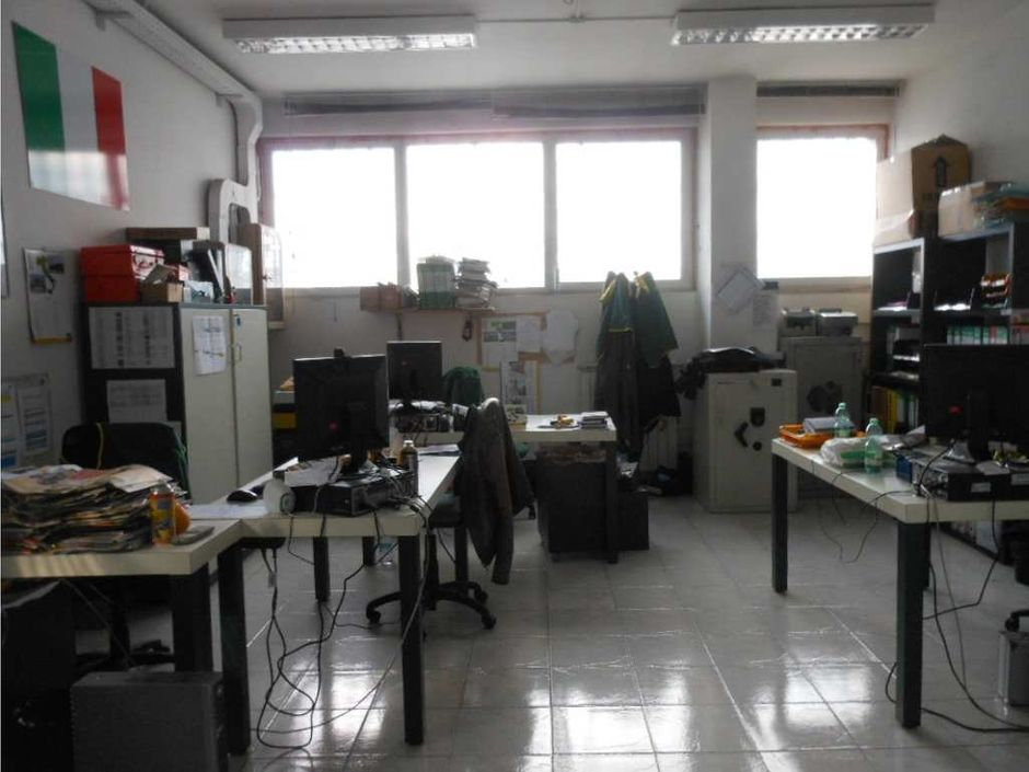 #8120 Capannone commerciale di 2.419 mq con parcheggi in vendita - foto 5