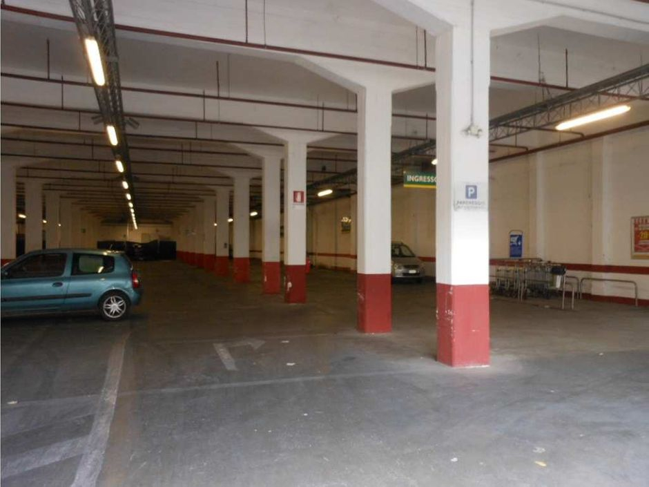#8120 Capannone commerciale di 2.419 mq con parcheggi in vendita - foto 6