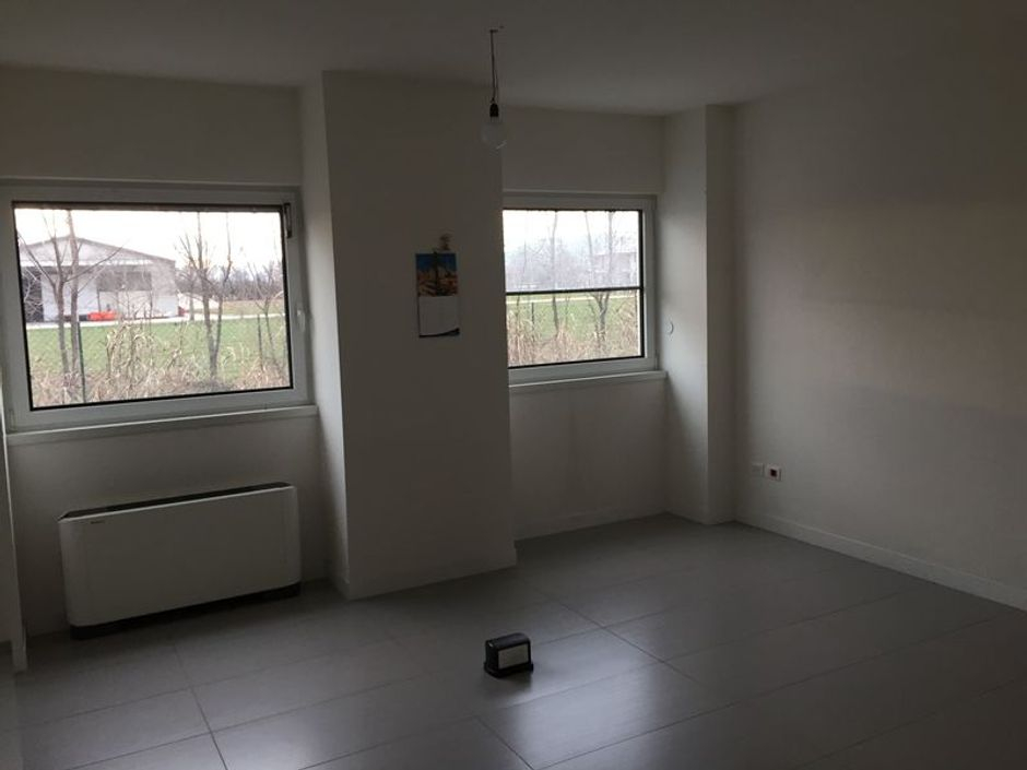 #8121 Capannone con area esterna in vendita - foto 6