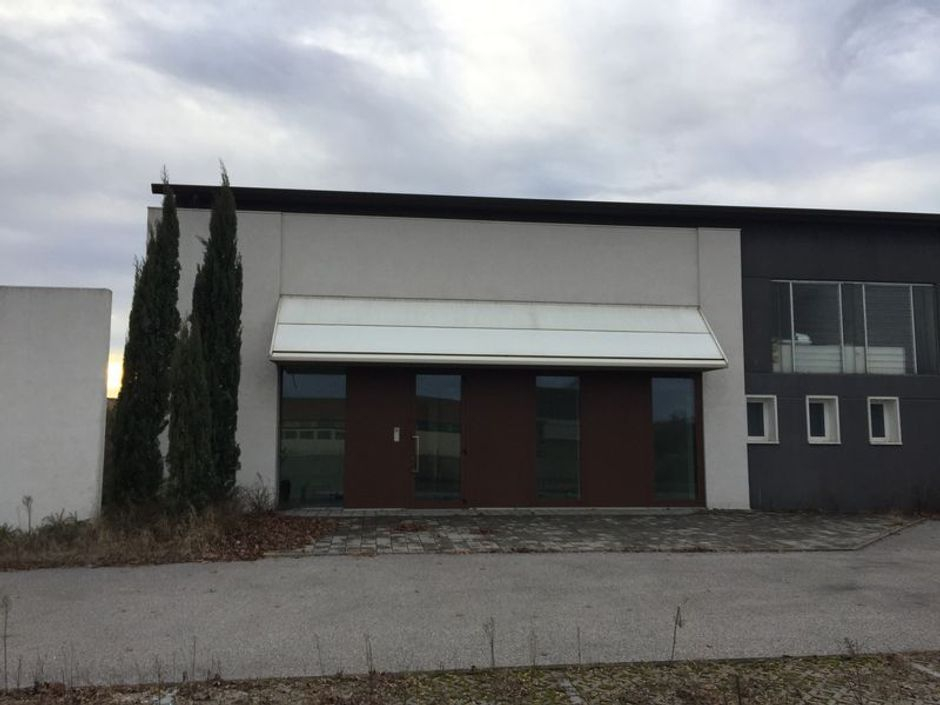 #8121 Capannone con area esterna in vendita - foto 8