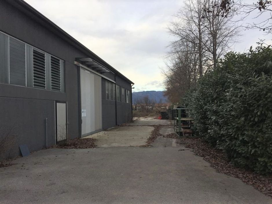 #8121 Capannone con area esterna in vendita - foto 9
