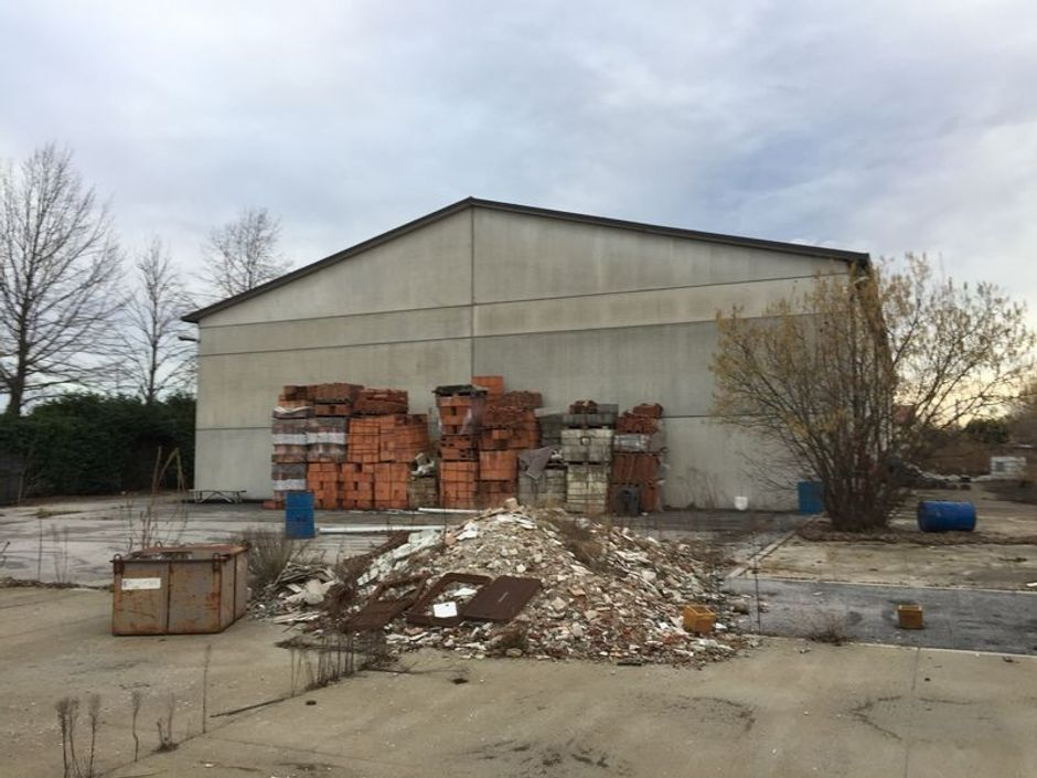 #8121 Capannone con area esterna in vendita - foto 10