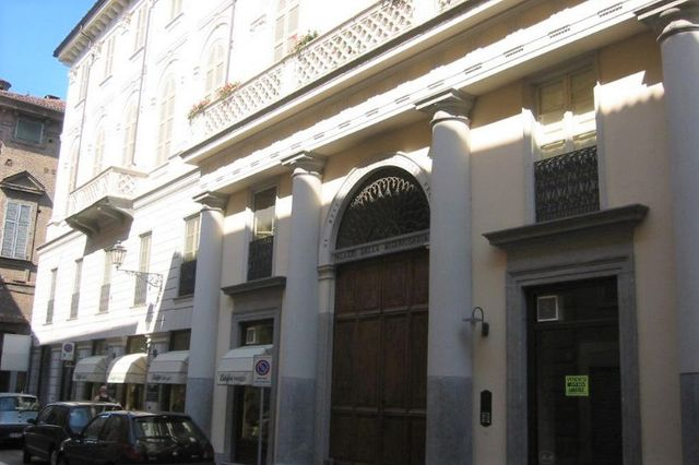 Negozi in vendita