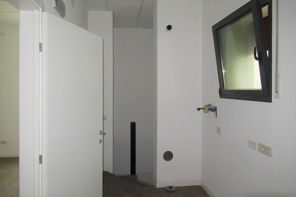 #8198 Negozio piano terra con cantina e box interrati in vendita - foto 4