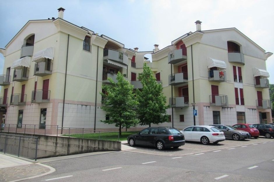 #8198 Negozio piano terra con cantina e box interrati in vendita - foto 12