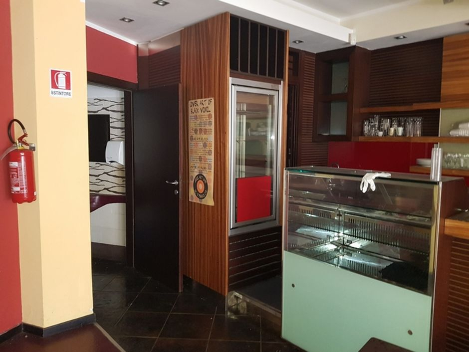 #8219 Negozio uso Bar di 73 mq in vendita - foto 4