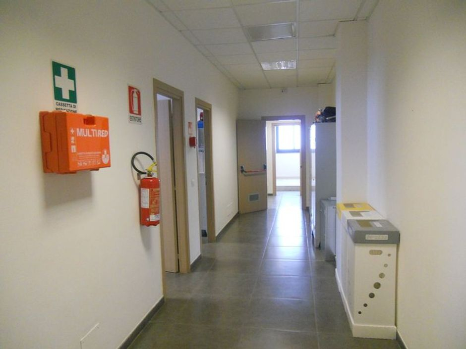 #8230 Complesso artigianale con area scoperta annessa in vendita - foto 2