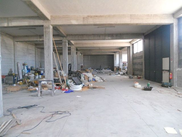 Con servizi in vendita