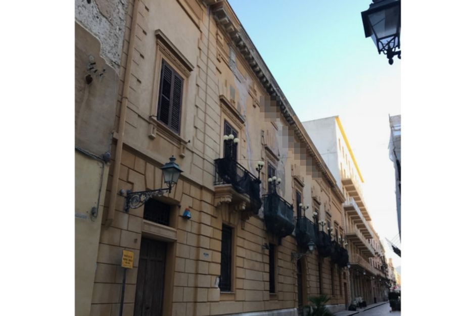 #8247 Edificio storico in posizione centrale in vendita - foto 1