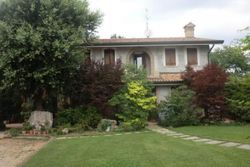 Villino con locali deposito e ampio giardino - Lotto 8358 (Asta 8358)