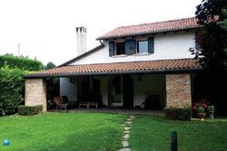 Portion of a residential house - Lot 8375 (Auction 8375)