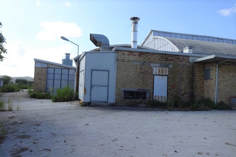 #8392 Complesso industriale in zona produttiva in vendita - foto 4
