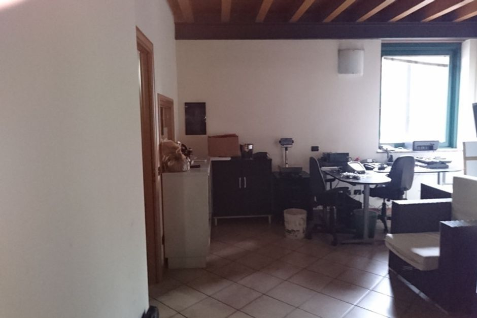 #8516 Complesso industriale con ampio piazzale in vendita - foto 4