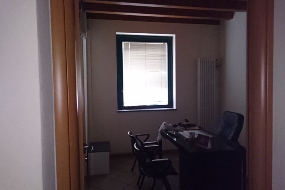 #8516 Complesso industriale con ampio piazzale in vendita - foto 5