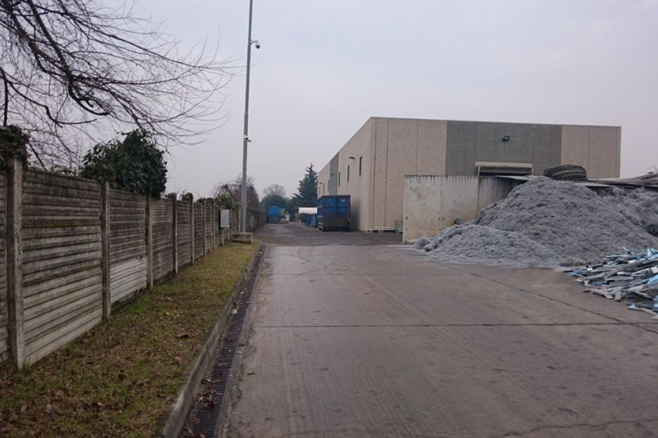 #8516 Complesso industriale con ampio piazzale in vendita - foto 9