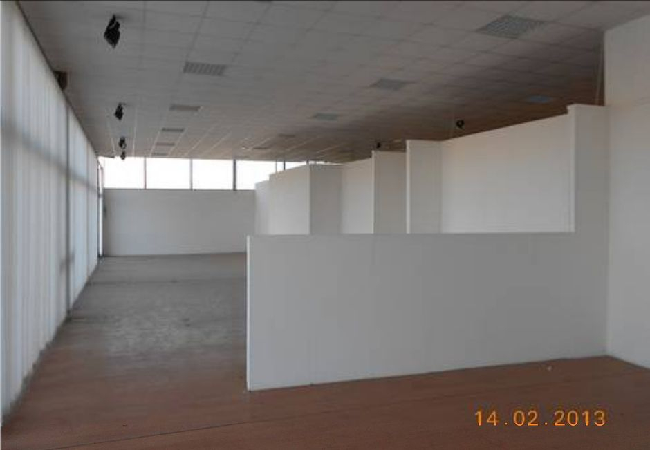 #8561 Showroom di 788 mq con parcheggio in vendita - foto 2