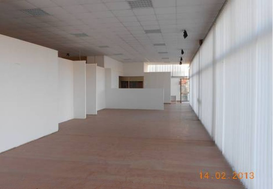 #8561 Showroom di 788 mq con parcheggio in vendita - foto 9