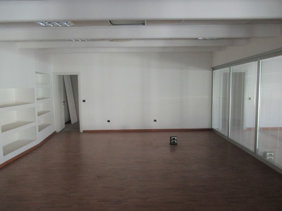 #8573 Porzione di fabbricato commerciale con annessa area scoperta in vendita - foto 13
