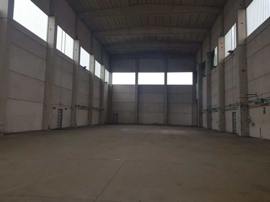 #8584 Capannone industriale con area esterna in vendita - foto 1