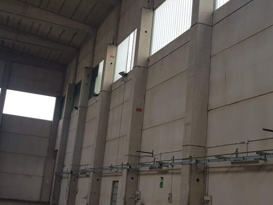 #8584 Capannone industriale con area esterna in vendita - foto 3