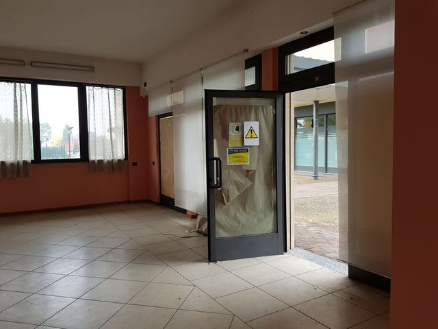 Negozi in vendita
