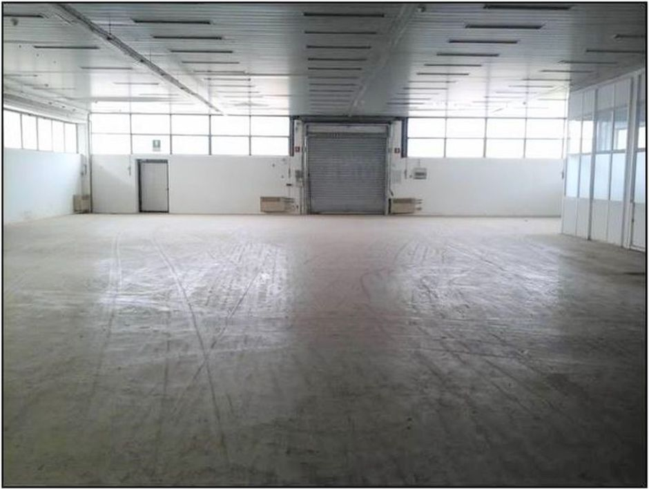 #8630 Capannone industriale con corte in vendita - foto 1