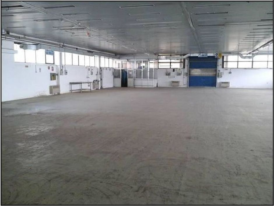 #8630 Capannone industriale con corte in vendita - foto 2