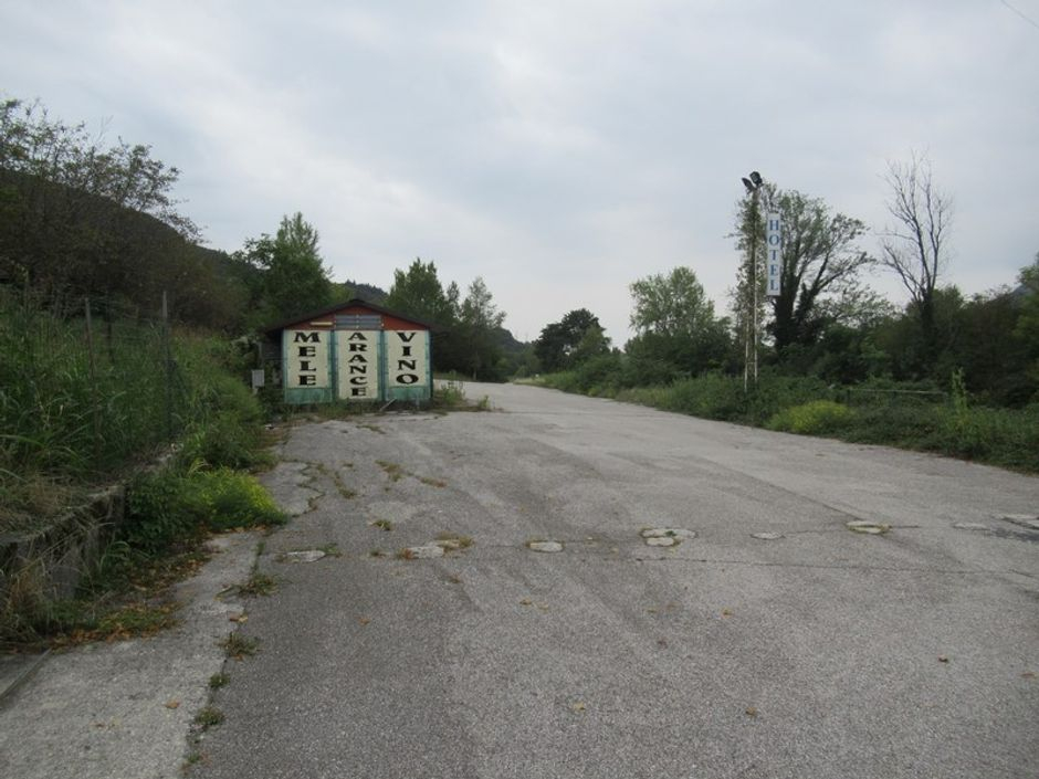 #8644 Deposito per vendita prodotti con pertinenza esclusiva in vendita - foto 3